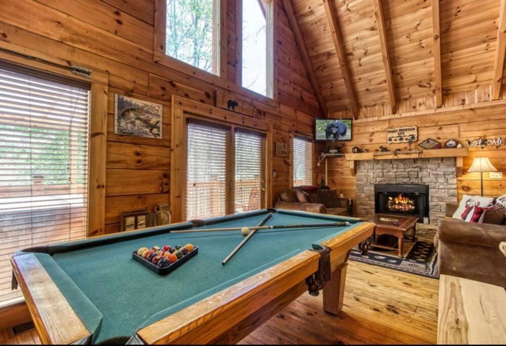 Lazy Bear Cabin Севьервилл Экстерьер фото