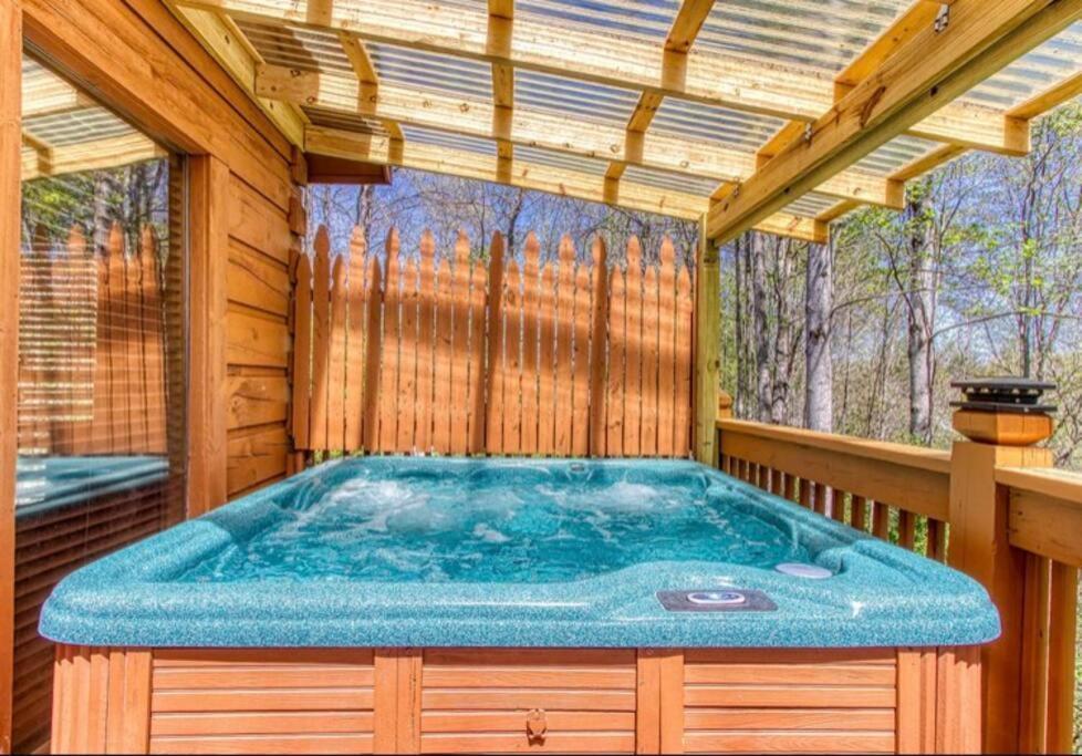 Lazy Bear Cabin Севьервилл Экстерьер фото