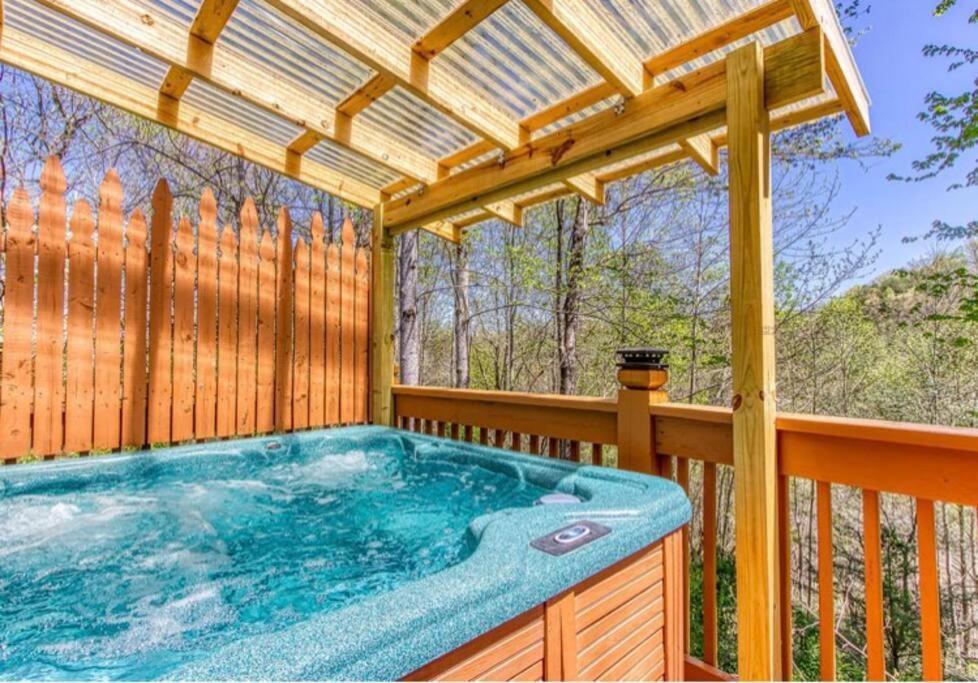 Lazy Bear Cabin Севьервилл Экстерьер фото